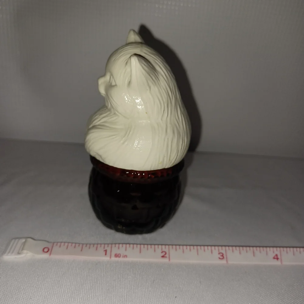 Avon Vintage Collector Ceramic Cat Figurine with Black Glass Base